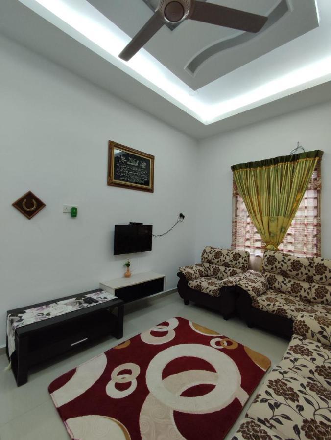 Z&F D' Setia Kkb Muslim Homestay - Strictly For Muslims Only Куала-Кубу-Багару Екстер'єр фото